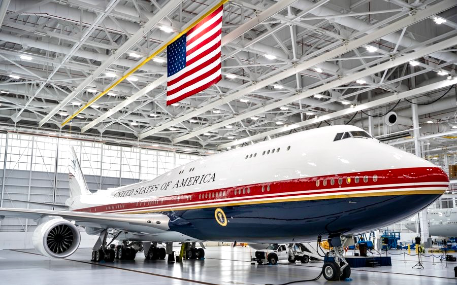 特朗普揭幕全新“空軍一號”   卡塔爾贈送波音747-8將承擔總統飛行任務