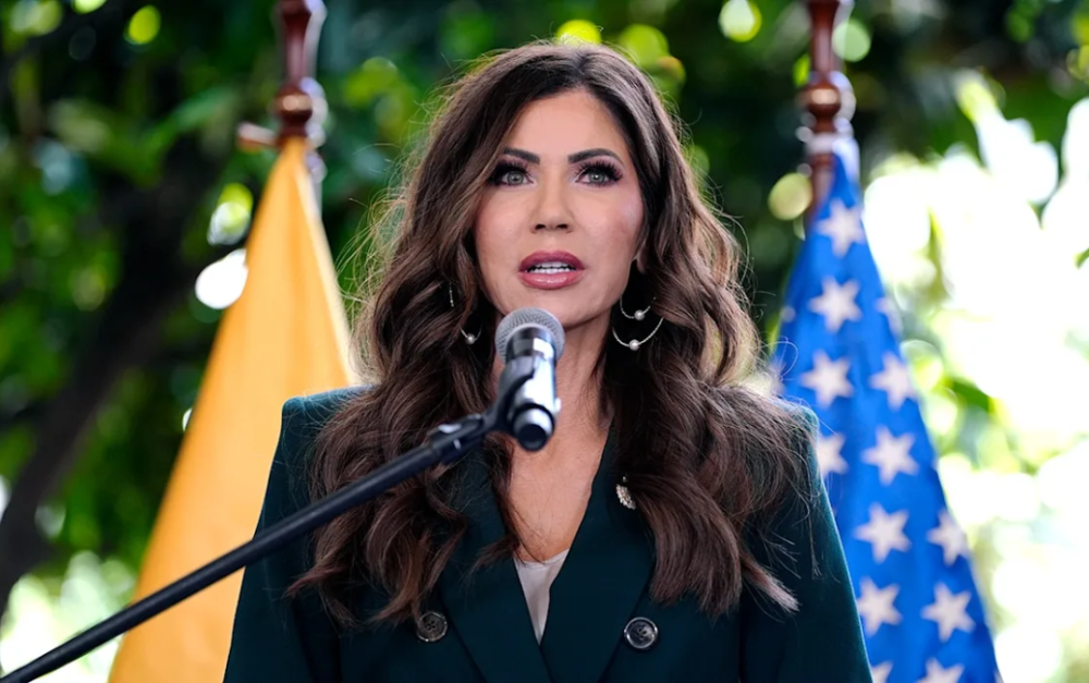 國土安全部長諾姆呼籲對“向美國輸送危險移民的國家”實施全面旅行禁令