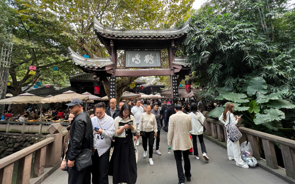 成都鶴鳴茶社品嘗川茶 欣賞川劇變臉 一覽川式采耳