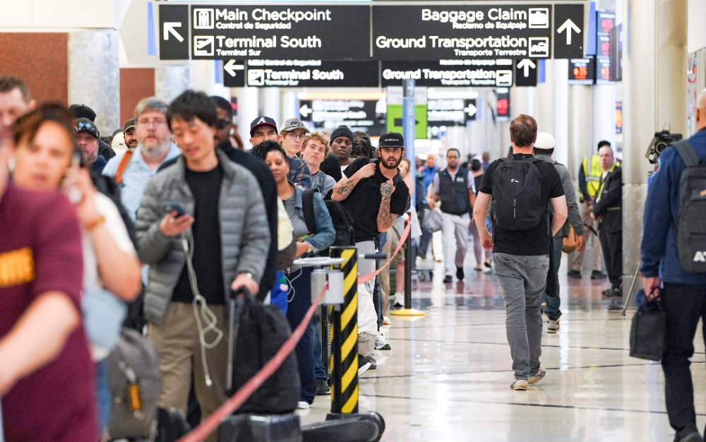 油價飆漲　國際能源總署建議避搭機旅行
