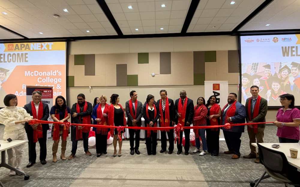 美南新闻与国际贸易中心携手麦当劳举办盛大“大学申请与助学金准备博览会”