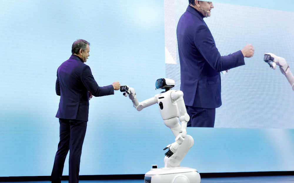 调查：多数低薪美国劳工忧AI威胁就业