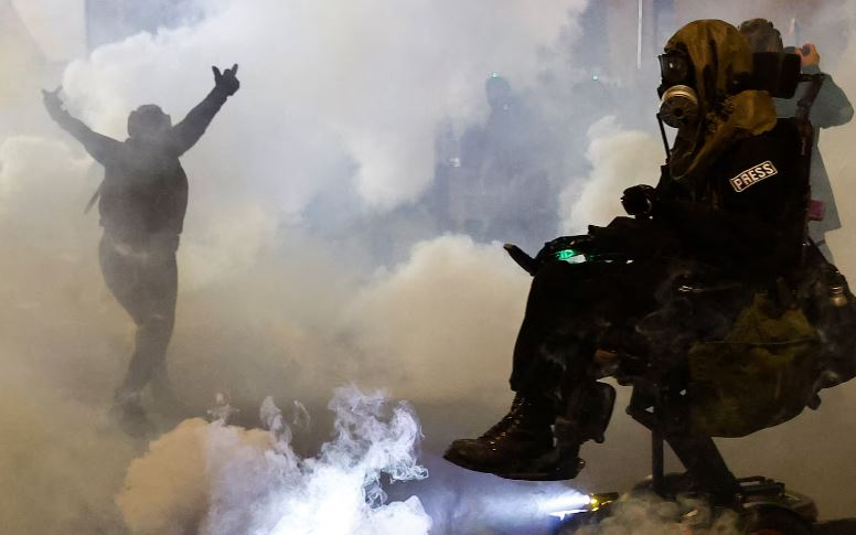 川普揚言動用暴亂法 與民主黨主政城市對峙升溫