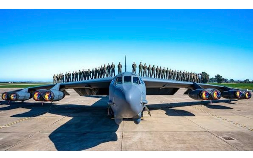 美軍首次出動B-52戰略轟炸機飛越伊朗上空    “史詩之怒行動”進入新階段