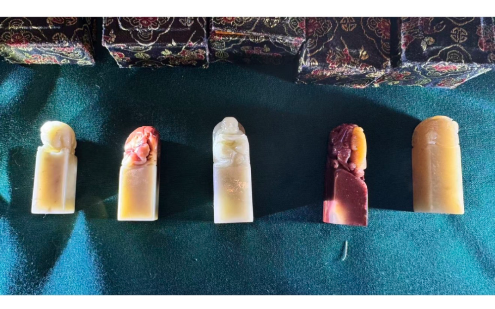 巨匠執刀，方寸乾坤：記篆刻大師江宜橋的巨玺壽山石寶玺傳奇