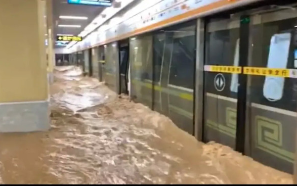 鄭州地鐵乘客講述被洪水淹沒的恐怖 水災死亡人數繼續上升