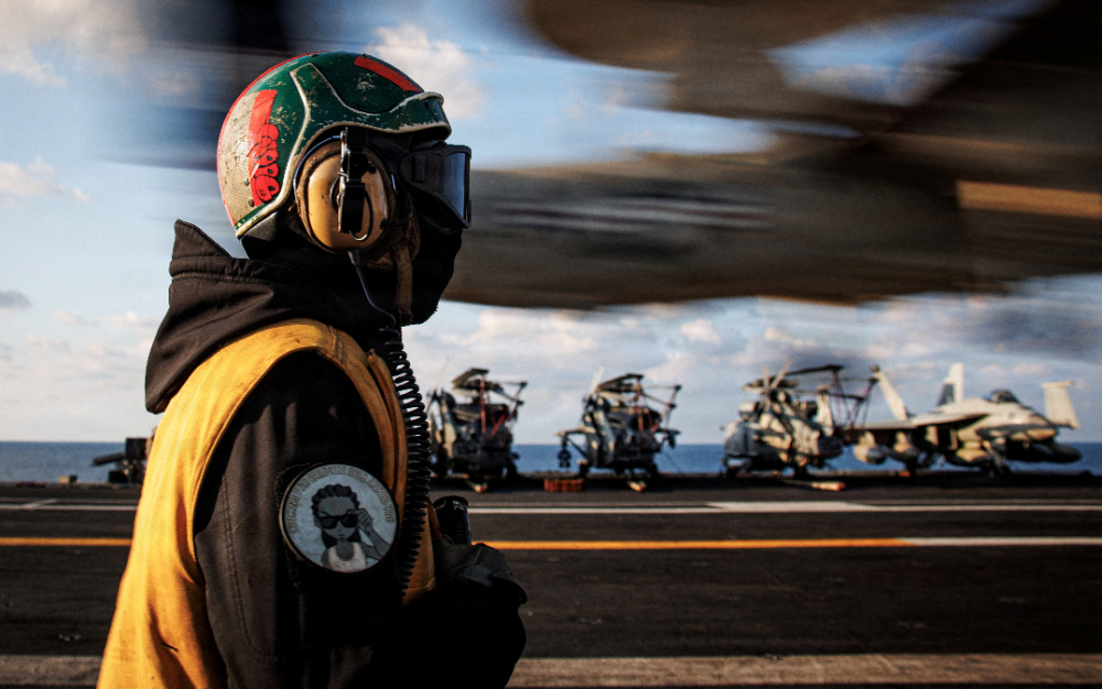 兩棲攻擊艦拳師號領軍出動　美增派數千部隊趕赴中東