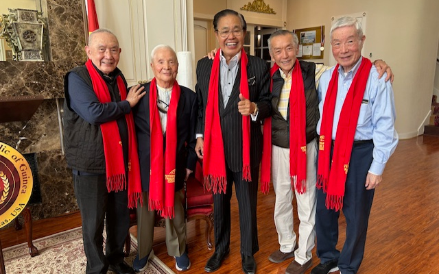 重返旧地见老友    ——欢迎赵家安伉儷回访休斯敦