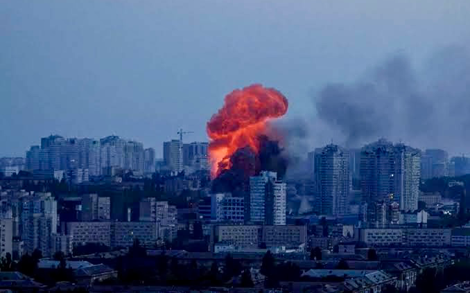 澤連斯基與特朗普會晤前夕俄軍無人機與導彈密集空襲烏克蘭