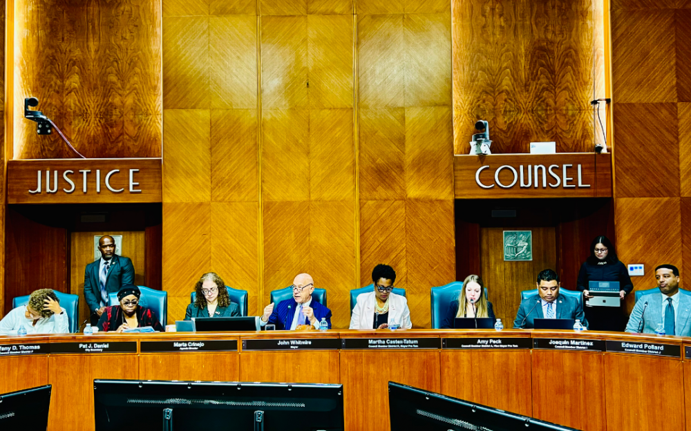休斯頓市議會向應急管理辦公室施壓,要求其更好地准備並更快地應對風暴