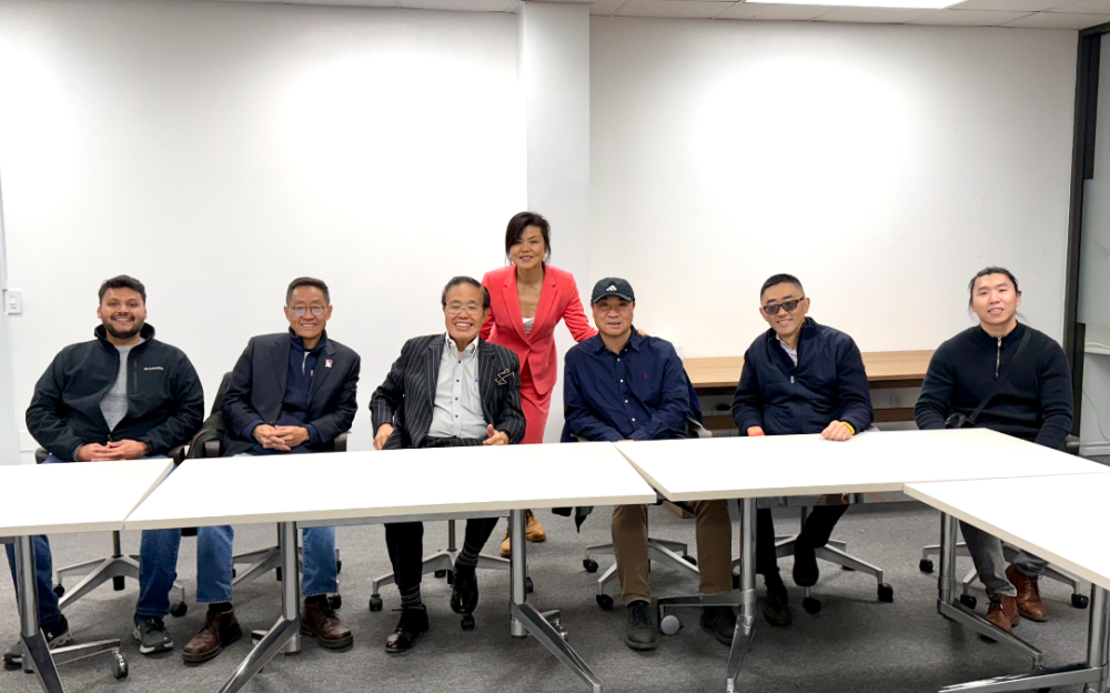 Opaida 高层团队访问美南新闻 AI 中心    受到李蔚华董事长亲切接见