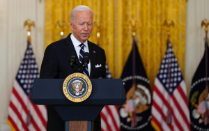 拜登的總統任期因阿富汗混亂而受到前所未有的審查