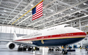 特朗普揭幕全新“空軍一號”   卡塔爾贈送波音747-8將承擔總統飛行任務
