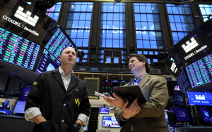 股票沸騰，道瓊暴漲八百點