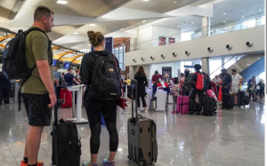 全美航空交通陷入混亂　旅客大規模受阻