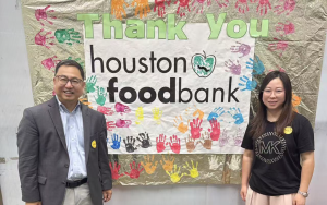 做“美國好公民”，美福陽光在行動 陽光長者走進休士頓食物銀行，傳遞愛與責任