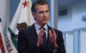 加州州長紐瑟姆反對禁止特朗普參加總統競選，稱這是不民主的