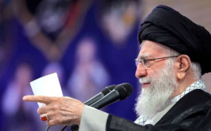 川普要求伊朗無條件投降 稱暫時不會幹掉最高領袖