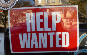 急著找工作？超市、電商業者都在徵人