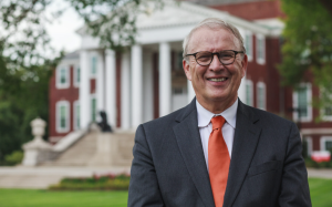 公開批評跨性別治療遭解雇　美兒童精神科醫師獲賠160萬美元與大學和解