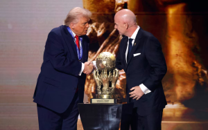 2026世界杯抽簽盛典震撼華盛頓 特朗普獲首屆“FIFA和平獎”