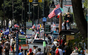 特朗普軍力大閱兵引爆全國抗議潮，民主黨議員遇刺震驚政壇