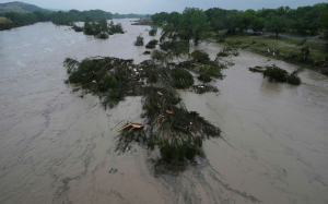德州河流暴漲釀慘劇 至少13人遇難 20名兒童失蹤