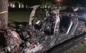 休士頓傳「特斯拉死亡車禍」釀兩死，駕駛座空無一人！