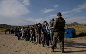 川普扬言驱逐非法移民 墨西哥称计划接收本国人