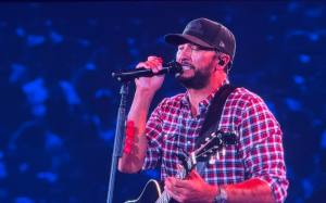 Luke Bryan壓軸登場榮登星光大道，休斯頓牛仔節圓滿收官