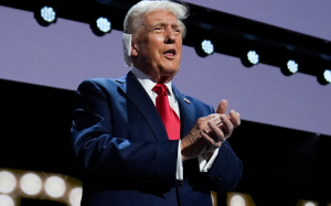 特朗普接受提名演講：“上帝站在我這邊，我們更加堅定地團結在一起”