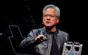 黄仁勋访中 川普：一点都不担心