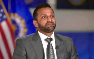 FBI局長承諾將揭示“1月6日”關鍵問題的“明確答案”    揭開真相，或將“震驚美國人”