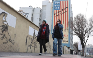 美公民在伊朗面临高风险 使馆：现在就离境