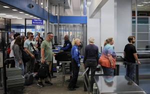 美政府停擺至今　6萬飛安人員無薪可領