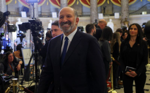 美推出“黃金卡”售出千張，一天進賬50億美元，盧特尼克稱可用以償還國債