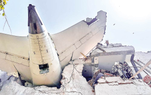 印度航空災難驚現奇迹生還者：一名男子從緊急出口跳出逃生