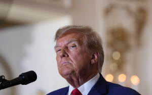 多数美国人支持对川普的第二次起诉称指控是出於政治动机  週二川普将被传唤到佛罗里达州联邦法院所有人都关注庭审的结果