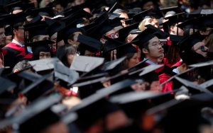 传拜登政府拟减免学贷 每人少还1万美元