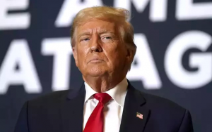 法學教授在《紐約時報》刊文：讓選民來決定特朗普