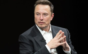 特斯拉董事會啓動CEO繼任計劃：或爲馬斯克“淡出”鋪路，股價應聲下跌