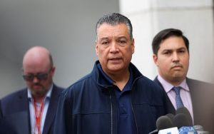 美国参议员被上手銬事件：民主与权力的激烈交锋