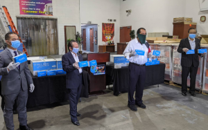 美南新聞集團與國會議員艾爾·格林，攜手捐一萬口罩給休斯頓市