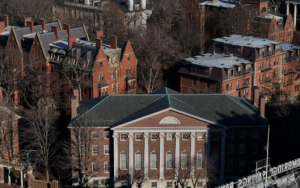 哈佛無懼補助凍結 川普再威脅取消免稅地位