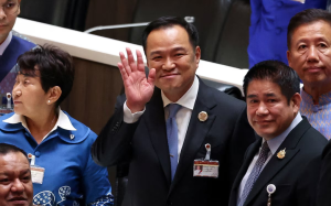 阿努廷·查恩維拉古當選泰國新任總理 執政黨慘敗後政局迎來轉折