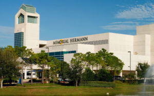 為了防疫，休城各大醫院紛紛採「限制訪客」措施