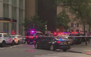紐約曼哈頓黑石大樓突發槍擊案   至少6人中彈   其中一名警員殉職   槍手已死亡