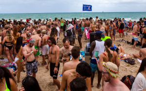 無視白宮公共衛生警告，德克薩斯大學44名學生遊墨西哥感染冠狀病毒