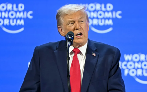 特朗普在达沃斯称美国单独即可确保格陵兰安全    强调不会“动用武力”