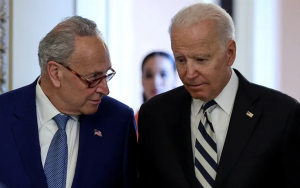 參議院民主黨領袖舒默告訴拜登應該結束競選連任